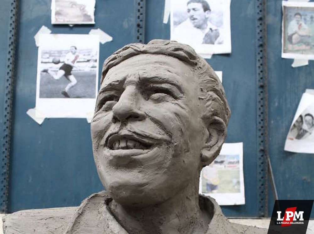 Estatua de Ángel Labruna - Agosto 2013 5