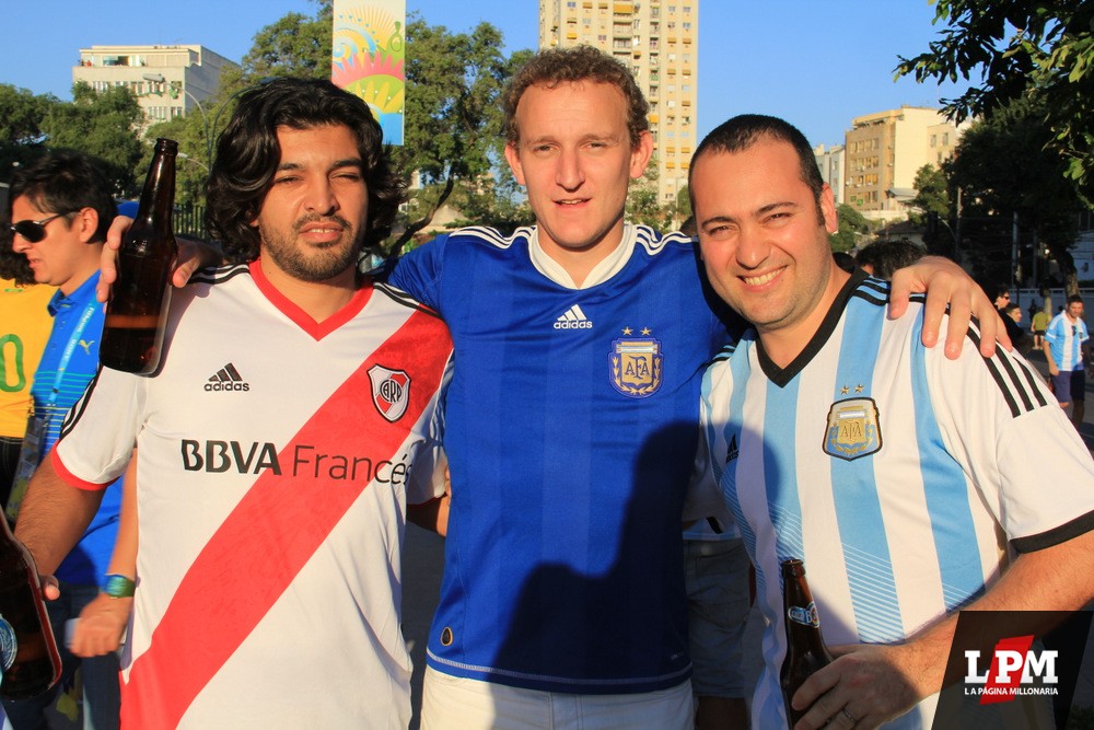 Argentina vs Bosnia - Hinchas de River en Maracaná 32