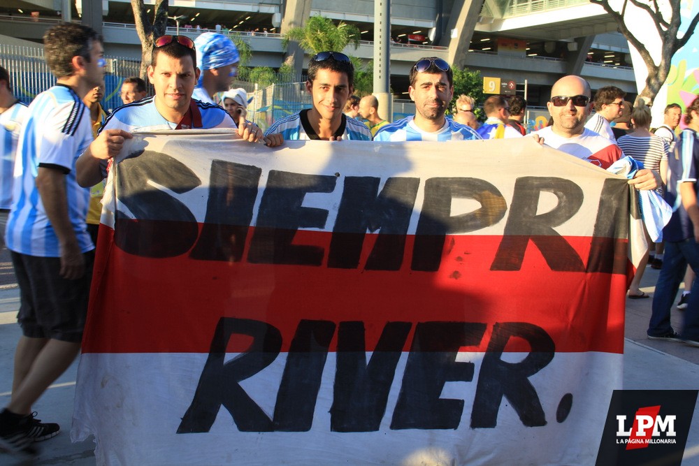 Argentina vs Bosnia - Hinchas de River en Maracaná 40