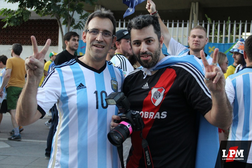 Argentina vs Bosnia - Hinchas de River en Maracaná 45