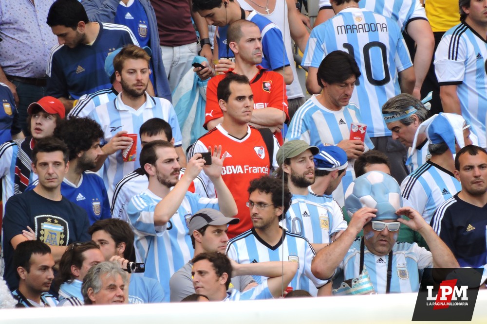 Argentina vs. Irán - Hinchas de River en el Mineirao 6