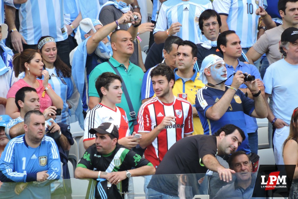 Argentina vs. Irán - Hinchas de River en el Mineirao 7