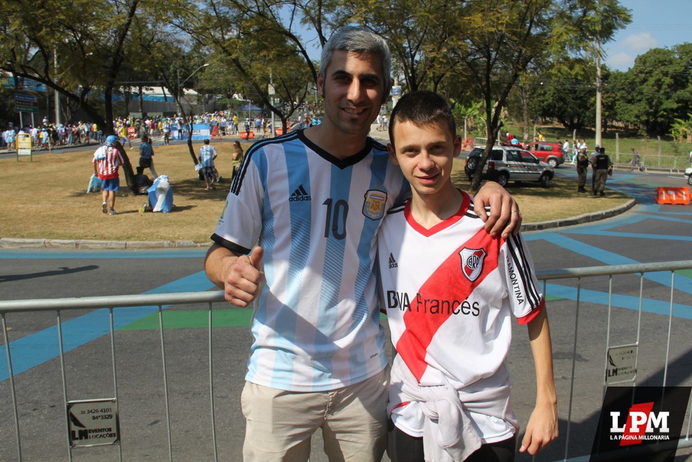 Argentina vs. Irán - Hinchas de River en el Mineirao 29