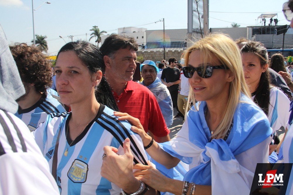 Argentina vs. Irán - Hinchas de River en el Mineirao 50