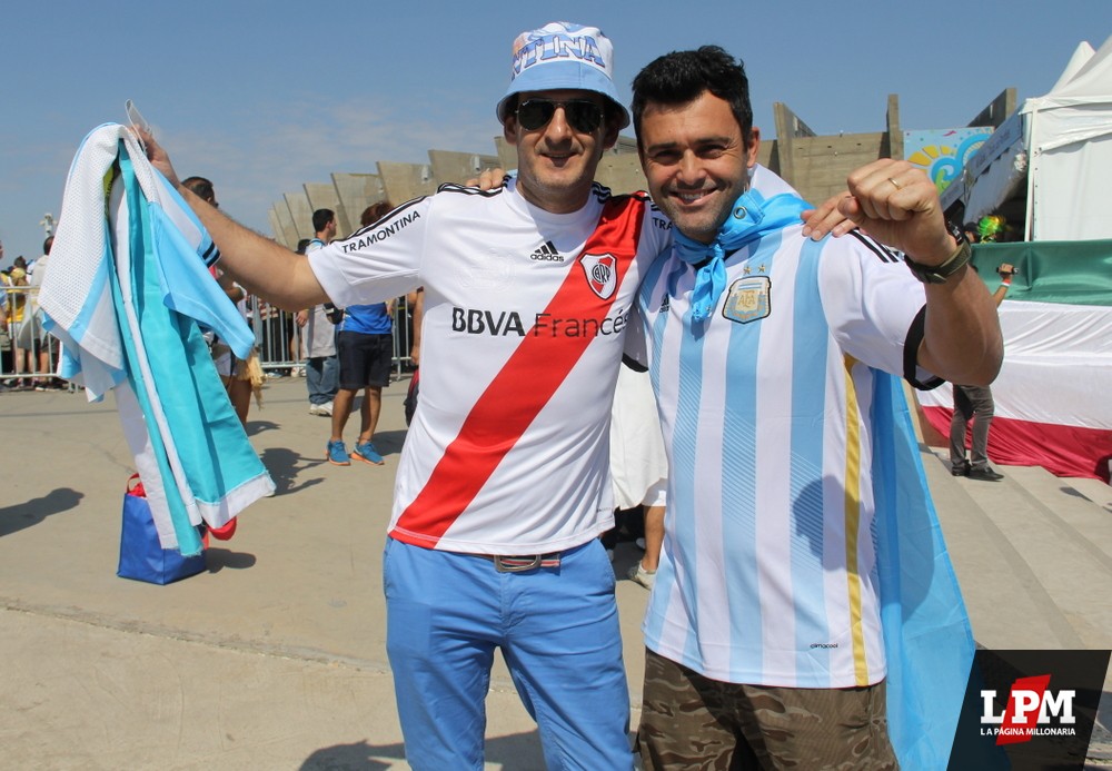 Argentina vs. Irán - Hinchas de River en el Mineirao 54