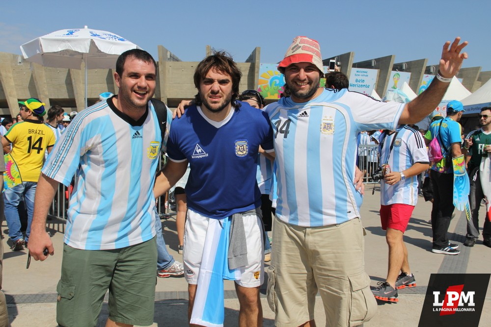 Argentina vs. Irán - Hinchas de River en el Mineirao 55