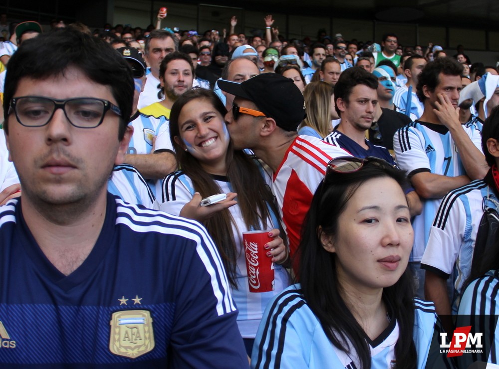Argentina vs. Irán - Hinchas de River en el Mineirao 74