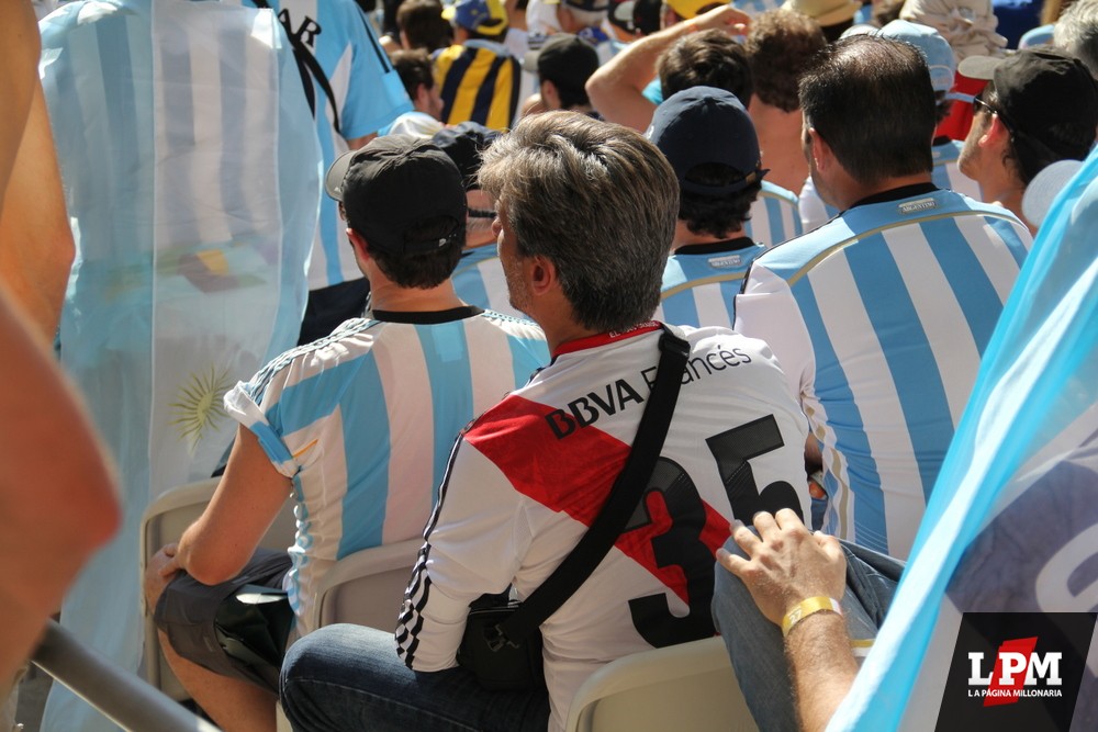 Argentina vs. Irán - Hinchas de River en el Mineirao 83