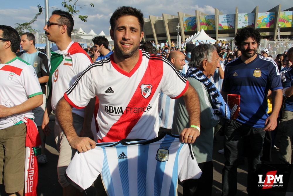 Argentina vs. Irán - Hinchas de River en el Mineirao 90