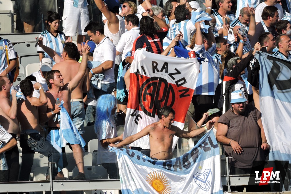 Argentina vs. Irán - Los trapos en el Mineirao 7