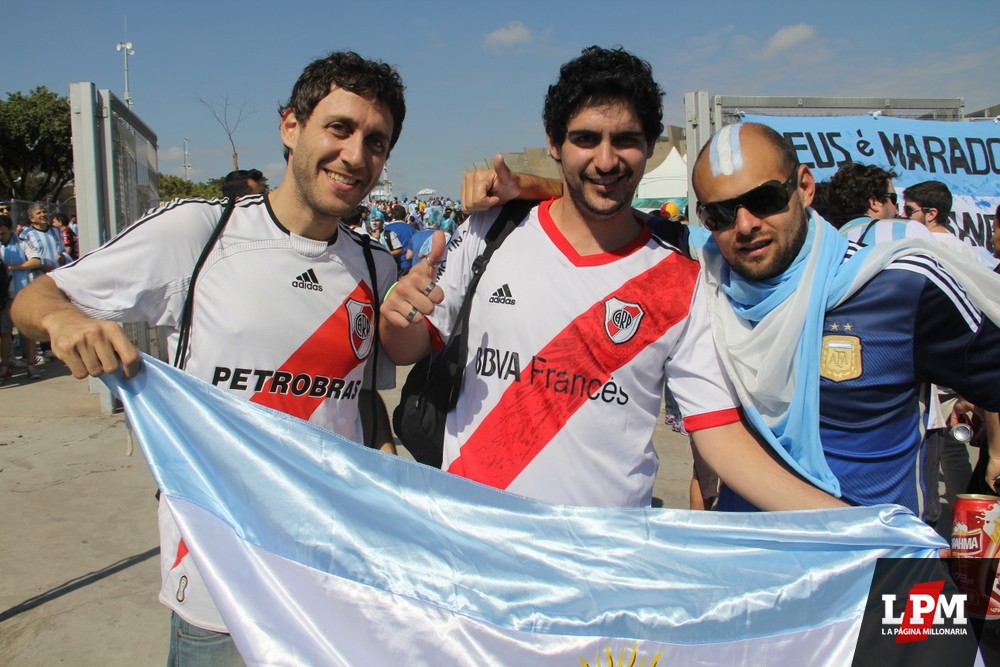 Argentina vs. Irán - Los trapos en el Mineirao 10