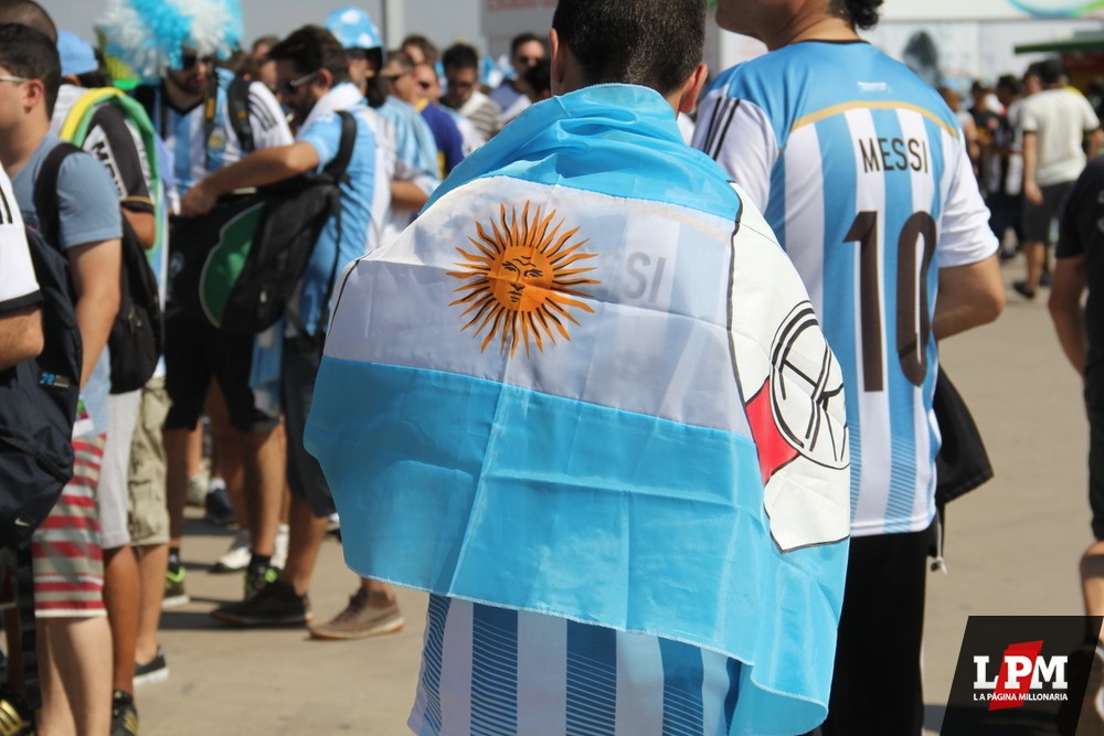 Argentina vs. Irán - Los trapos en el Mineirao 12