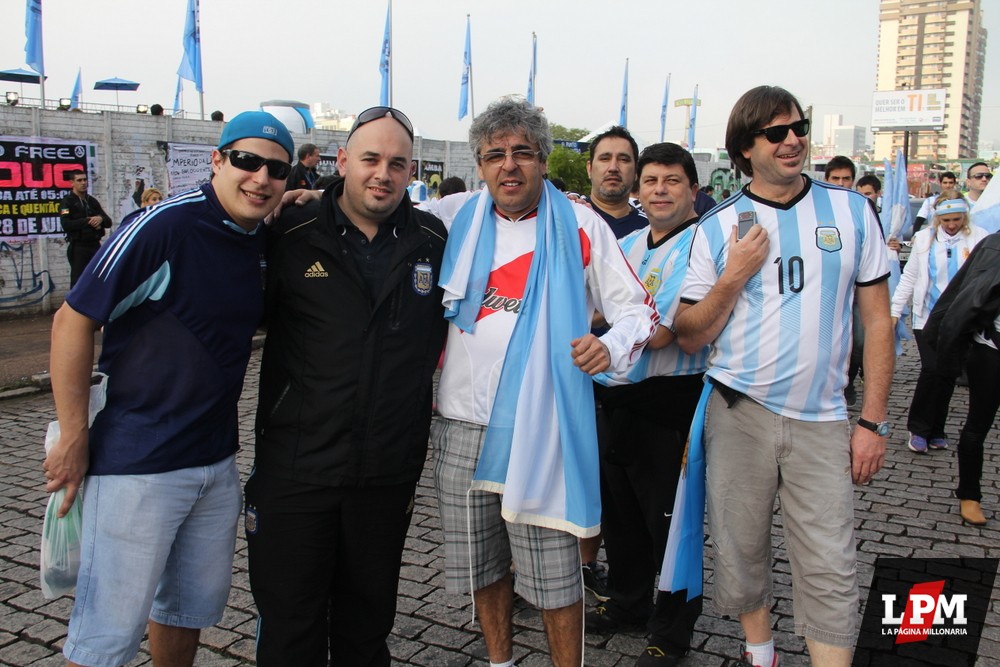 Argentina vs Nigeria - Hinchas de River en Beira Río 10