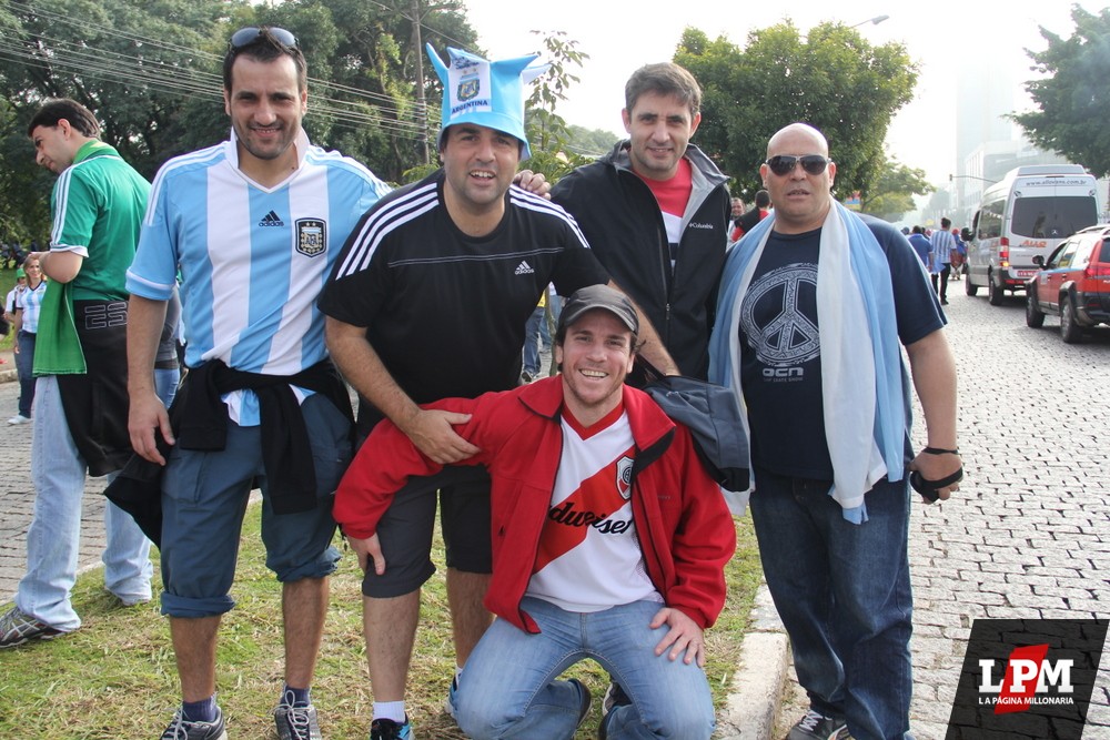 Argentina vs Nigeria - Hinchas de River en Beira Río 12