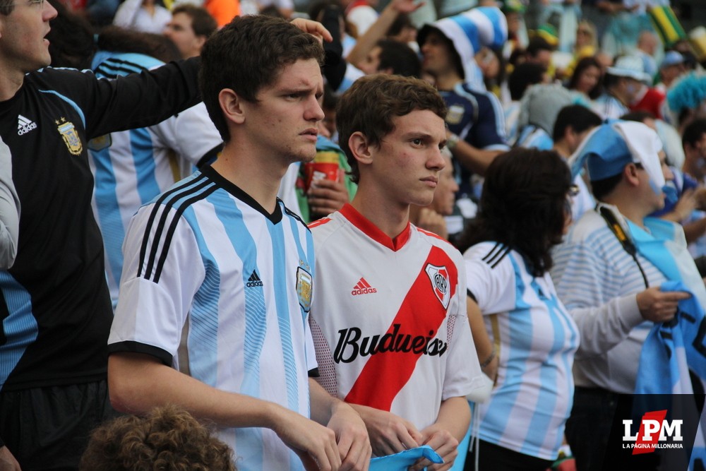 Argentina vs Nigeria - Hinchas de River en Beira Río 27