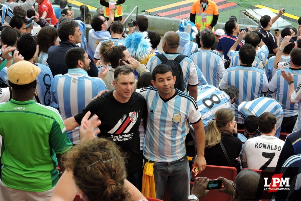 Argentina vs Nigeria - Hinchas de River en Beira Río 104