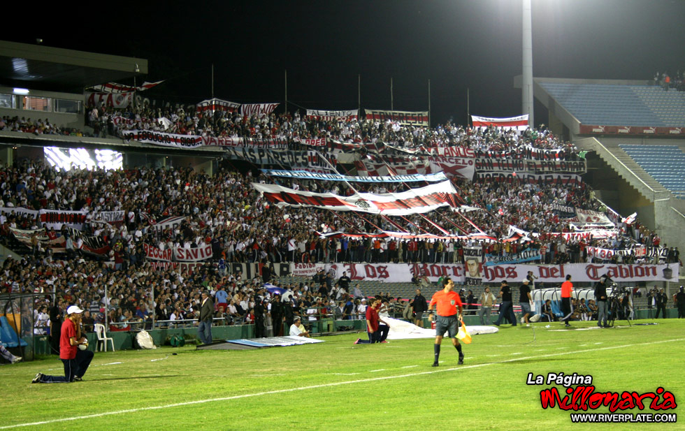 Nacional (URU) vs River Plate (LIB 2009) 10