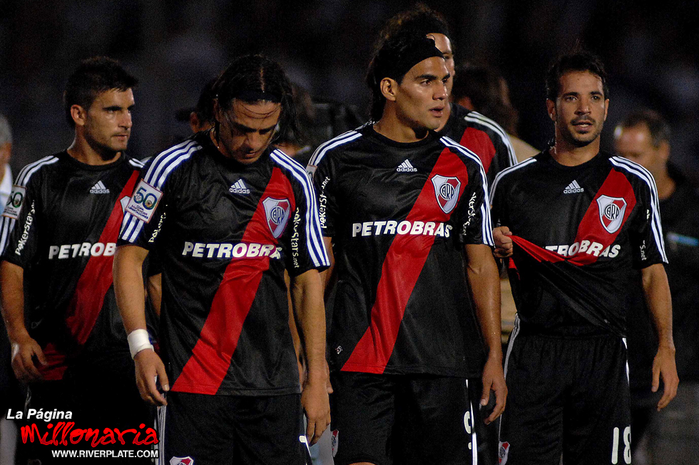 Nacional (URU) vs River Plate (LIB 2009) 16