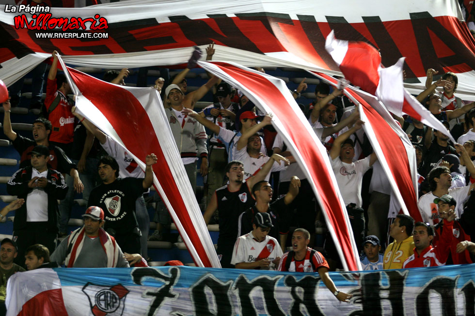 Nacional (URU) vs River Plate (LIB 2009) 18