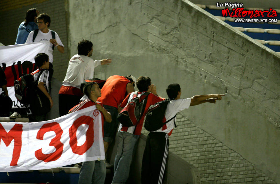 Nacional (URU) vs River Plate (LIB 2009) 24
