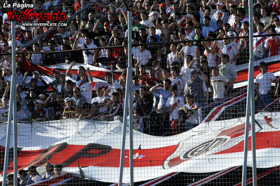 Newell's Old Boys vs River Plate (AP 2009) 8