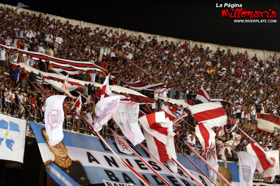 River Plate vs Nacional (PAR) (LIB 2009) 11