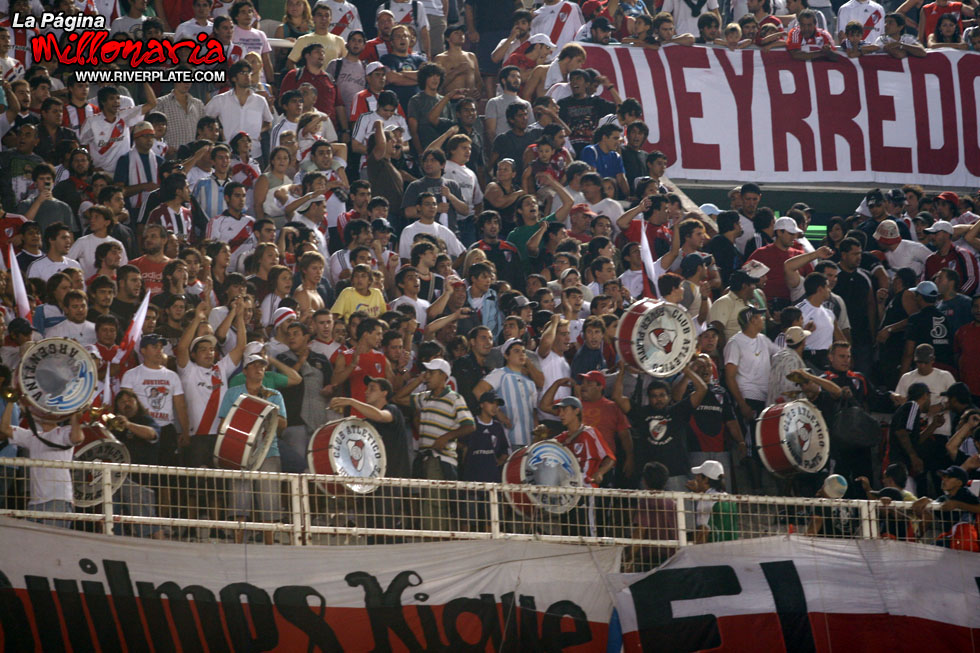 River Plate vs Nacional (PAR) (LIB 2009) 13