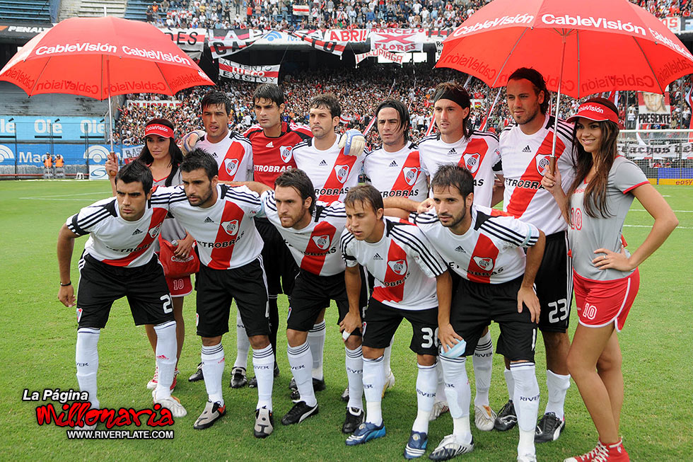Racing vs River Plate (CL 2009) 14