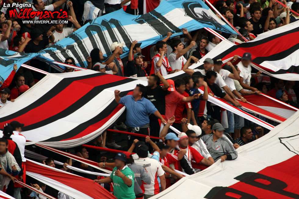 Racing vs River Plate (CL 2009) 4
