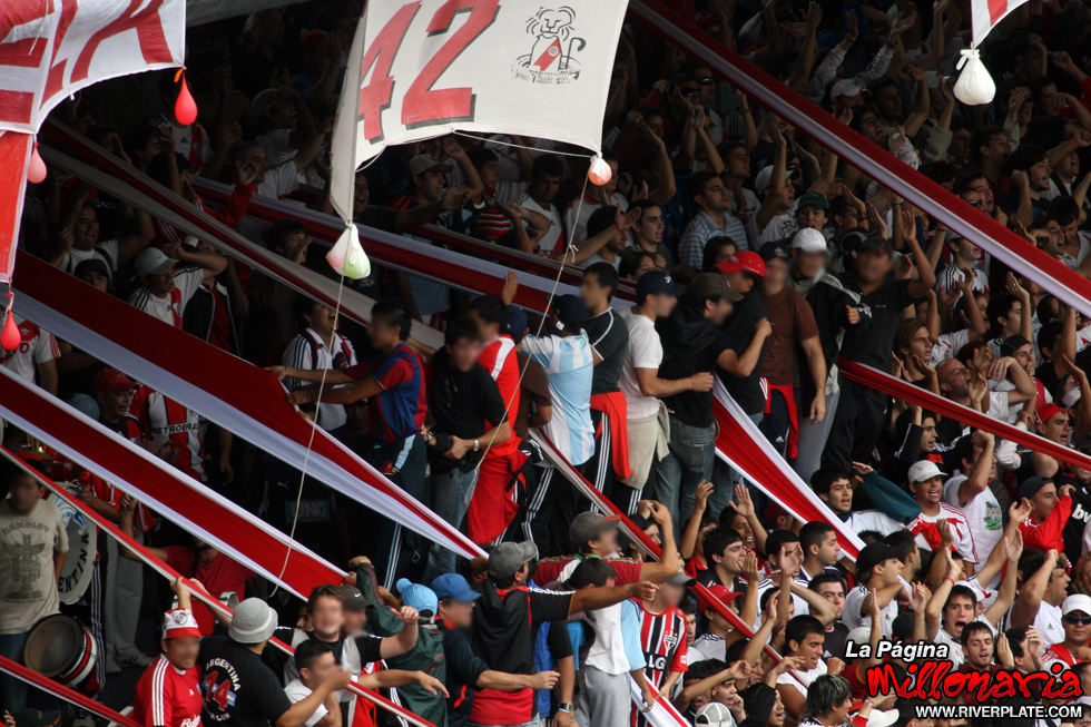 Racing vs River Plate (CL 2009) 9