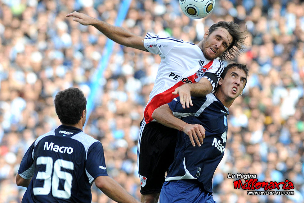Racing vs River Plate (CL 2009) 19