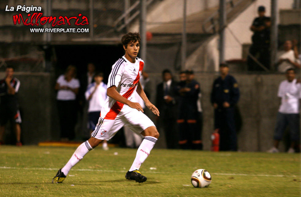 River vs Independiente (Salta, Triangular 2010) 11