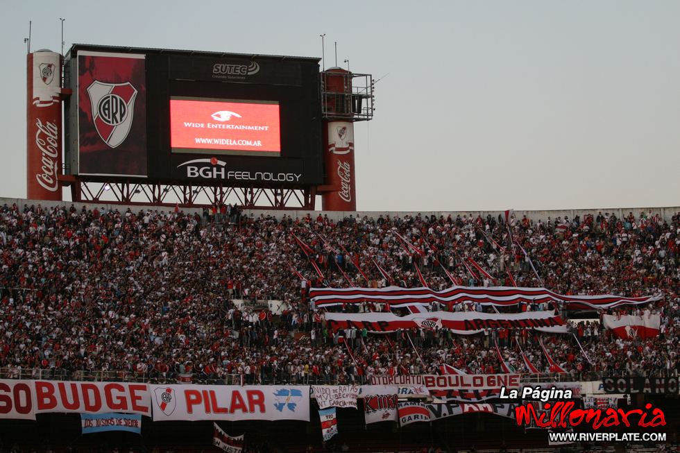 River Plate vs Chivas (MEX) (SUD 08) 4