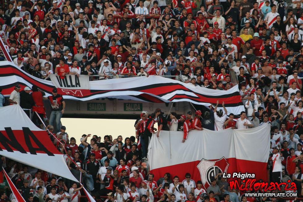 River Plate vs Chivas (MEX) (SUD 08) 7