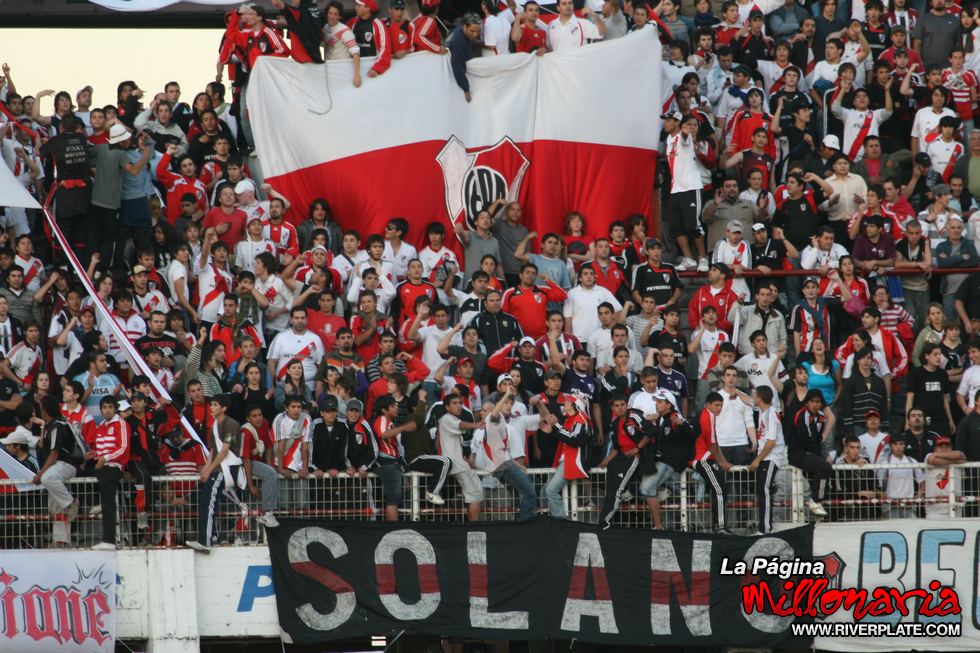 River Plate vs Chivas (MEX) (SUD 08) 15