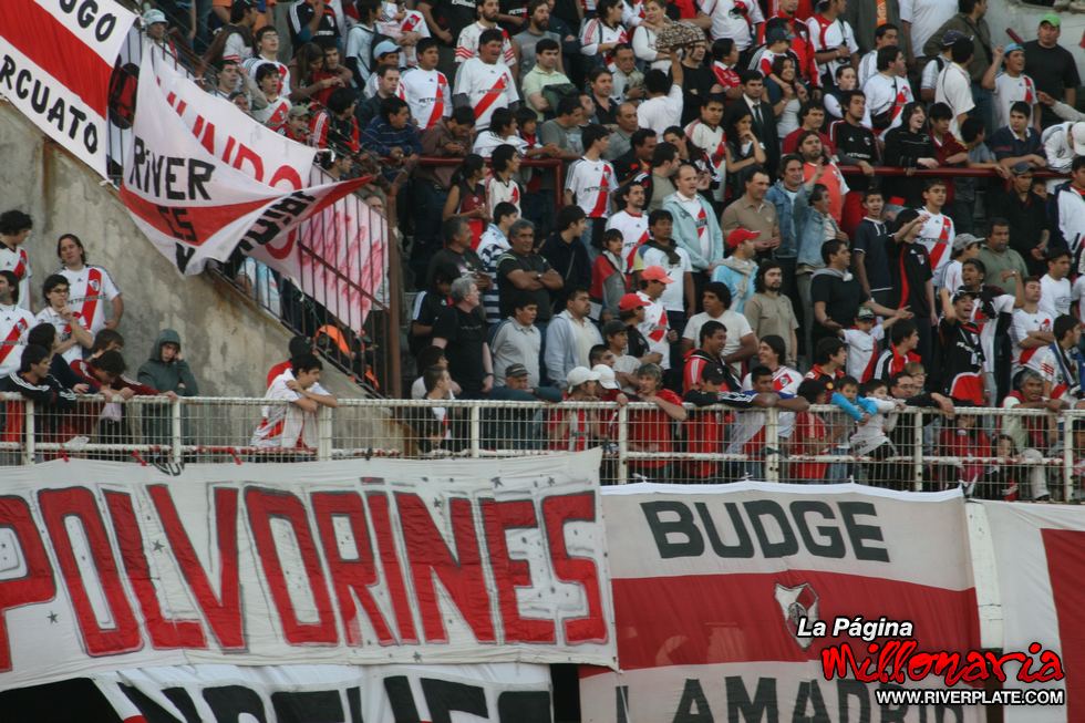 River Plate vs Chivas (MEX) (SUD 08) 11