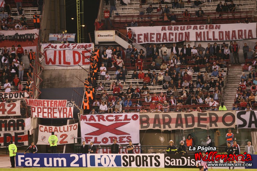 River Plate vs Chivas (MEX) (SUD 08) 10