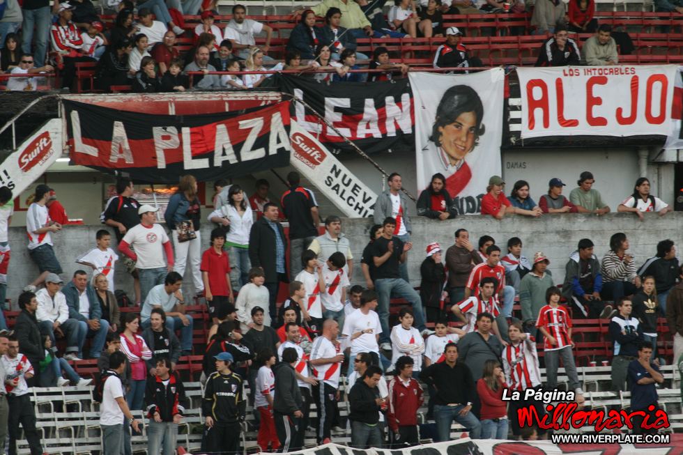 River Plate vs Chivas (MEX) (SUD 08) 16