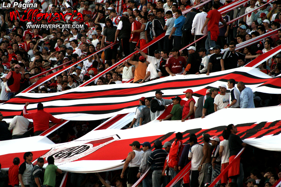River Plate vs Chivas (MEX) (SUD 08) 23