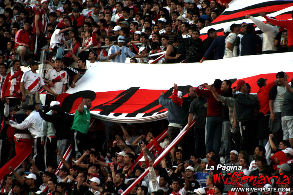 River Plate vs Chivas (MEX) (SUD 08) 39