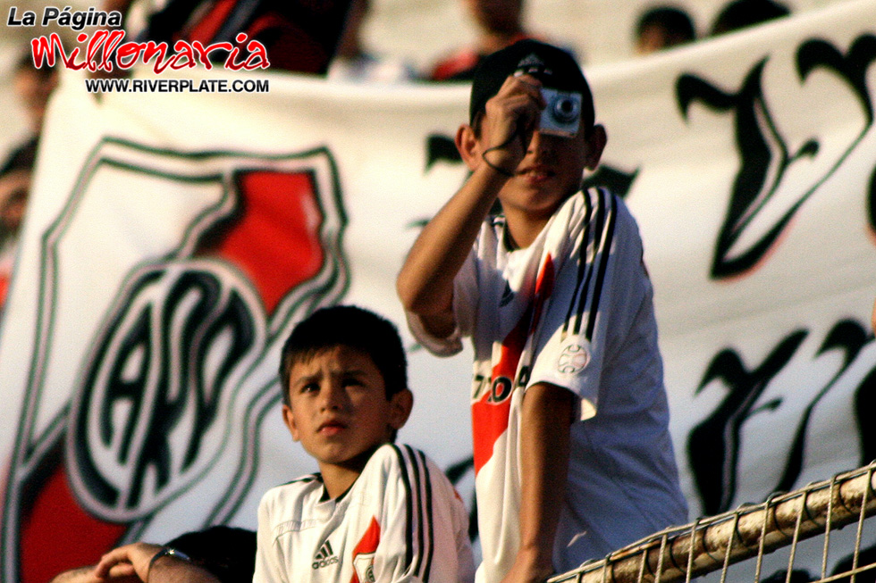 River Plate vs Chivas (MEX) (SUD 08) 38