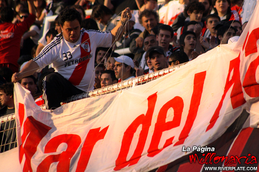 River Plate vs Chivas (MEX) (SUD 08) 37