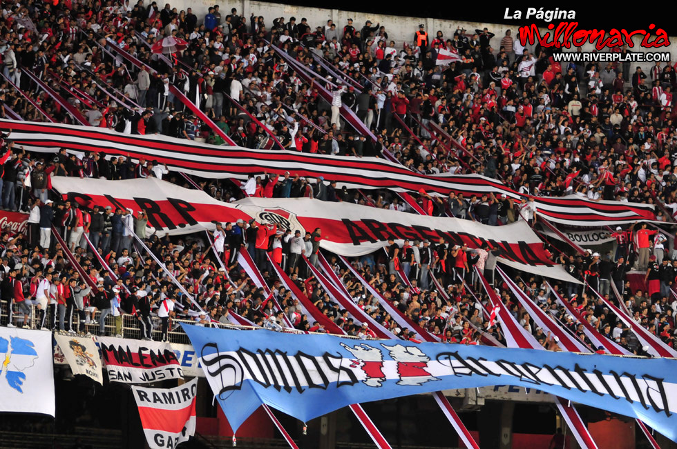 River Plate vs Gimnasia de Jujuy (CL 2009) 8