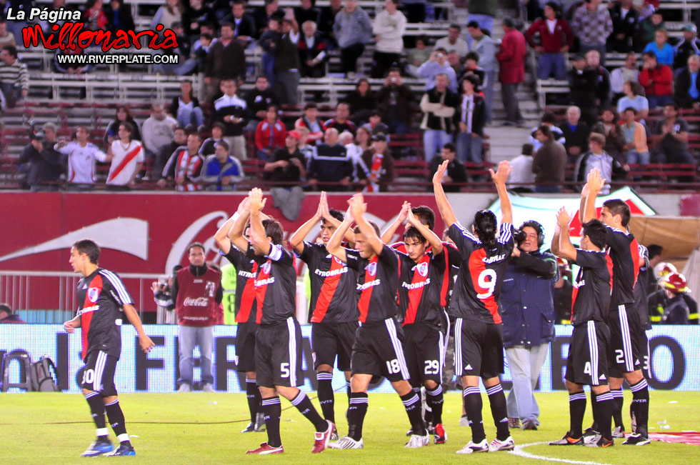 River Plate vs Gimnasia de Jujuy (CL 2009) 12