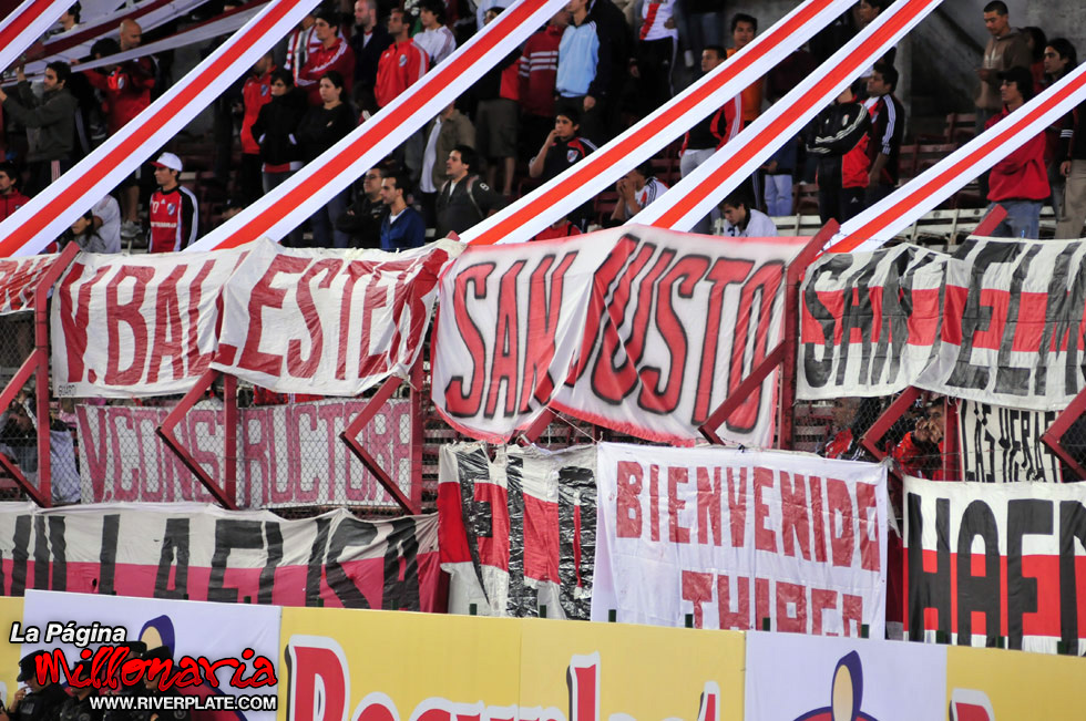 River Plate vs Gimnasia de Jujuy (CL 2009) 14