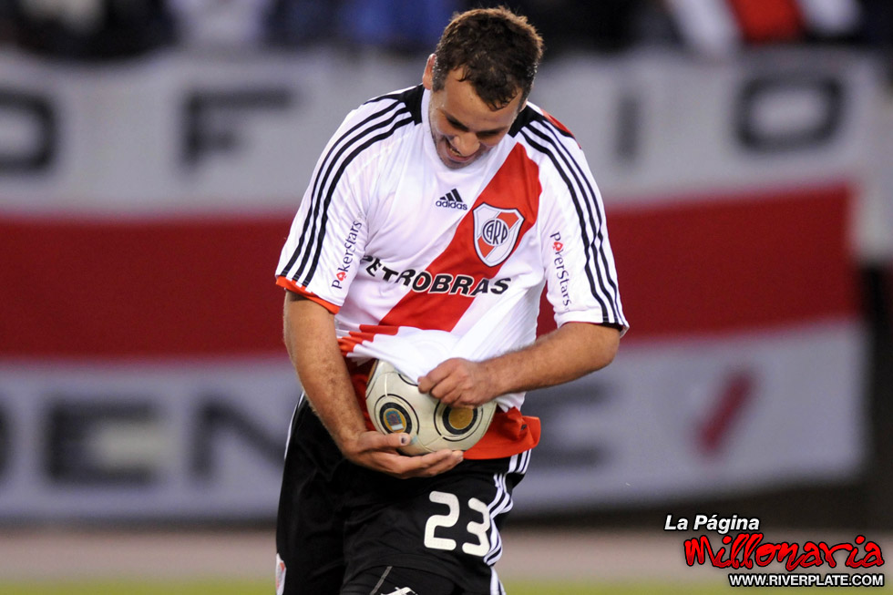 River Plate vs Tigre (CL 2009) 5