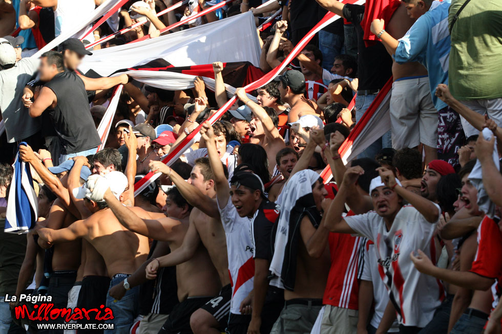Central vs River Plate (CL 2009) 24