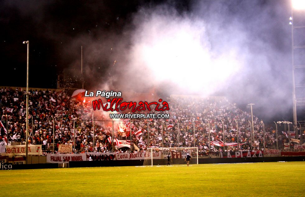River vs Independiente (Salta, Triangular 2010) 20