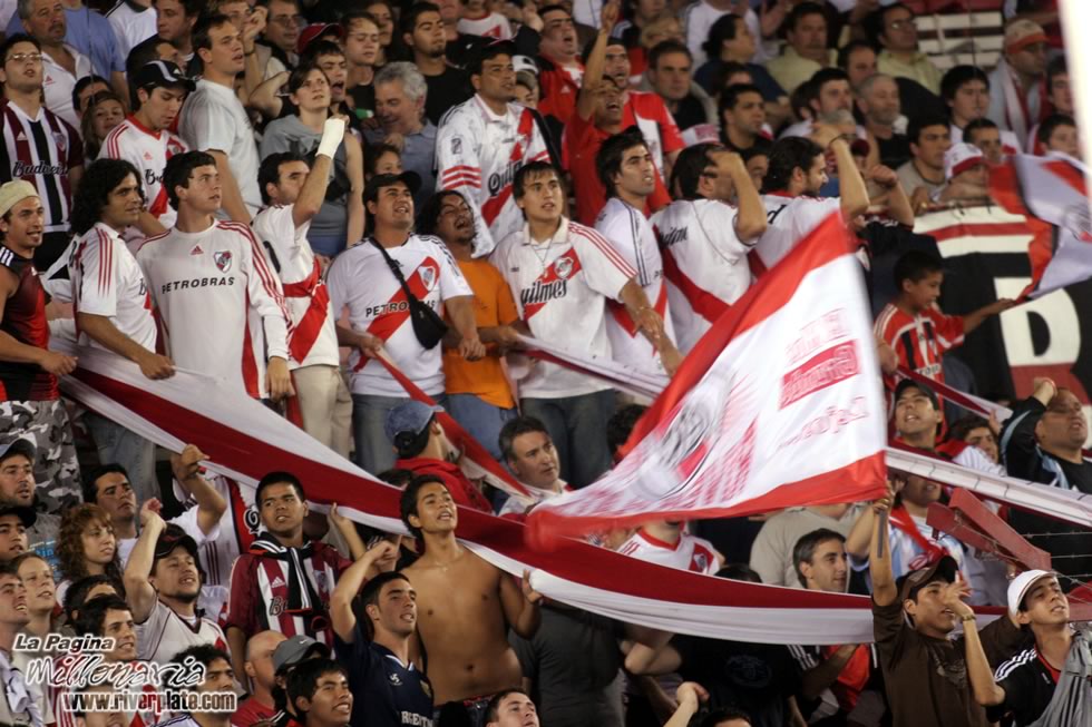 River Plate vs Defensor Sporting (SUD 2007) 10
