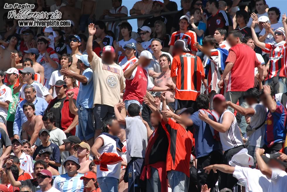 Gimnasia LP vs River Plate (AP 2007) 28